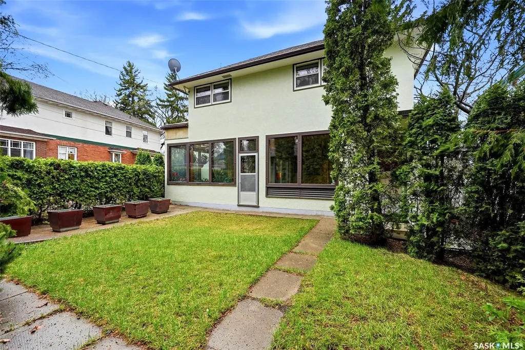 203 Angus Crescent Regina SK S4T 6N3