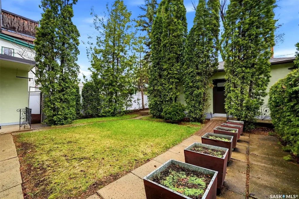 203 Angus Crescent Regina SK S4T 6N3