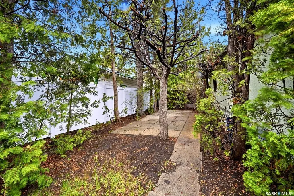203 Angus Crescent Regina SK S4T 6N3