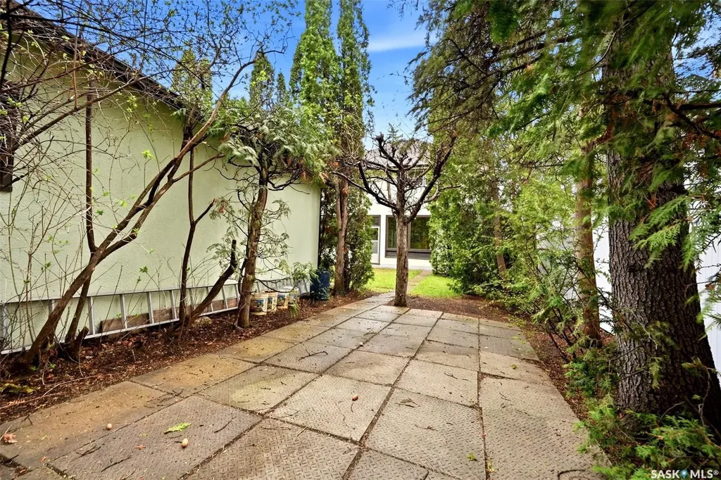 203 Angus Crescent Regina SK S4T 6N3