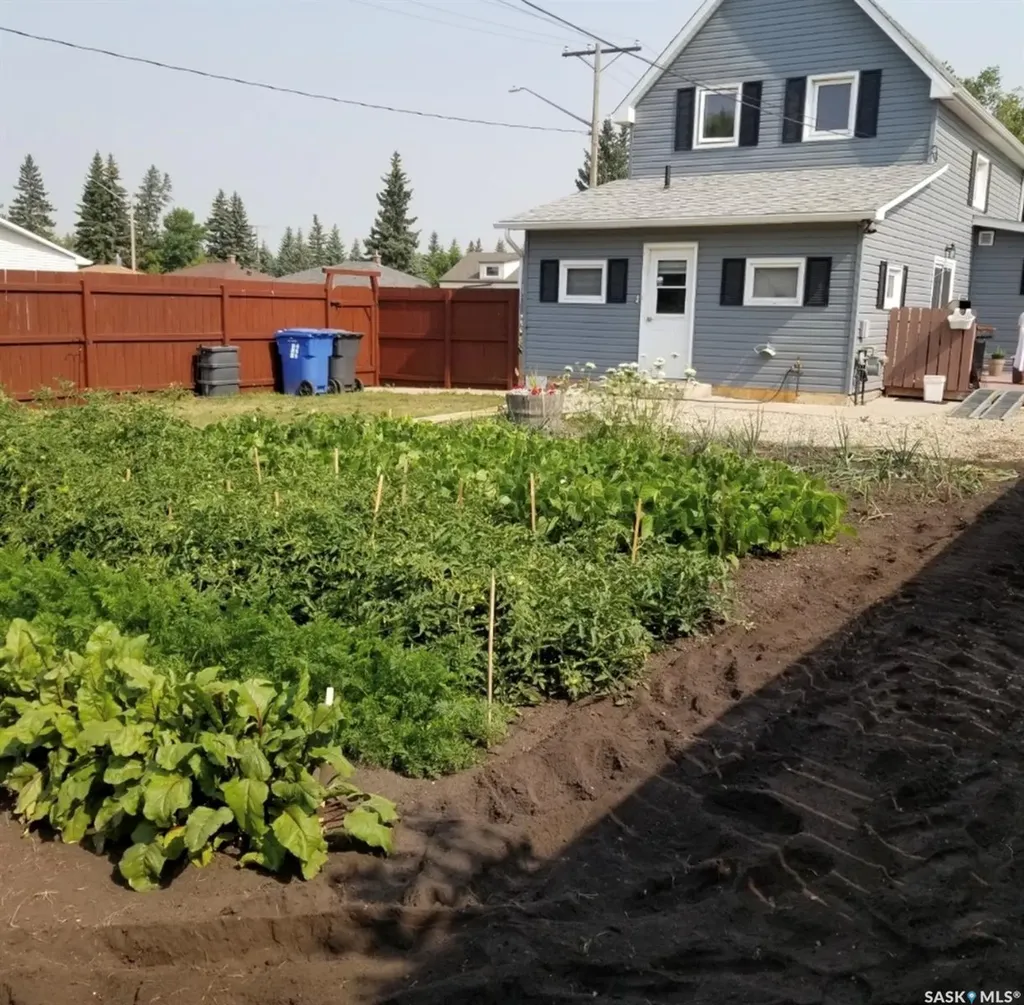 301 8th Avenue E Melville SK S0A 2P0