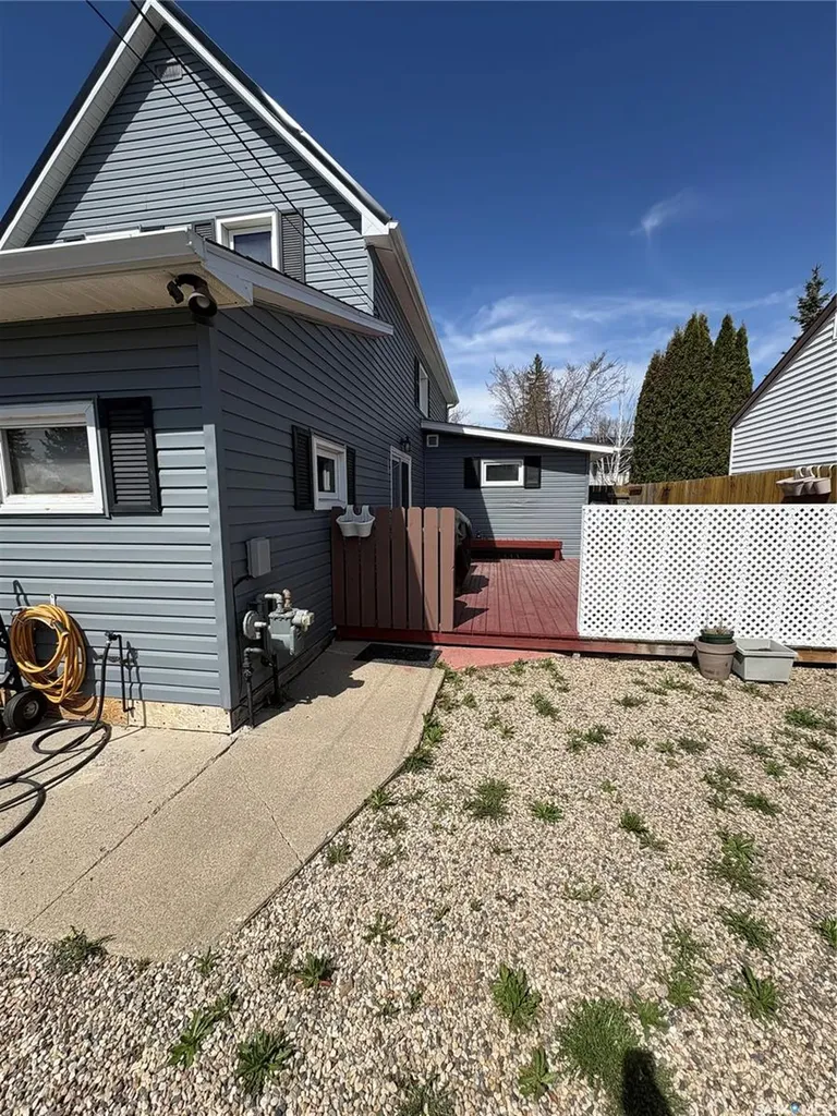 301 8th Avenue E Melville SK S0A 2P0