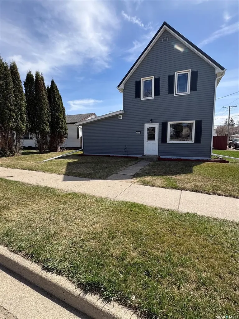 301 8th Avenue E Melville SK S0A 2P0