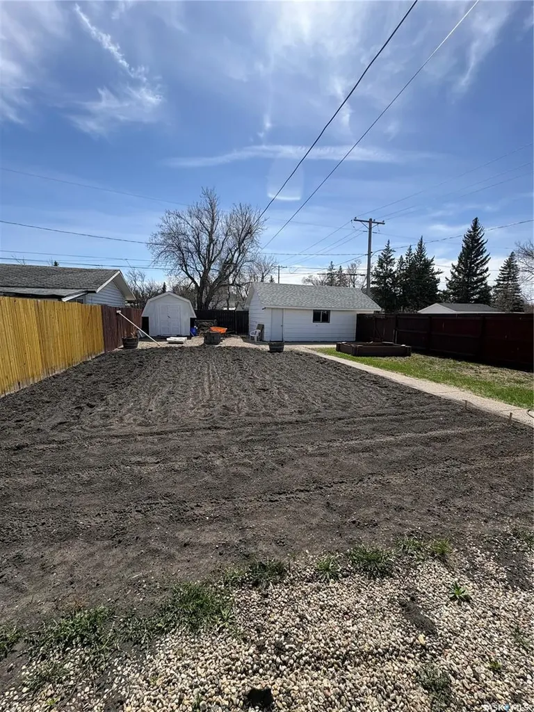 301 8th Avenue E Melville SK S0A 2P0