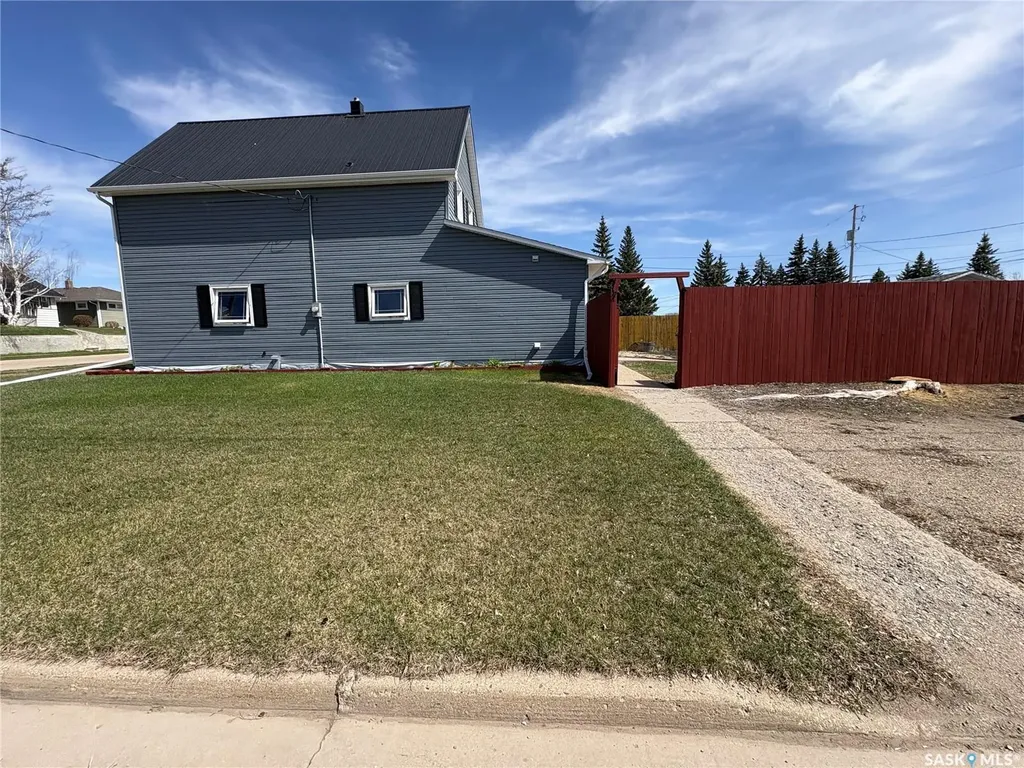 301 8th Avenue E Melville SK S0A 2P0