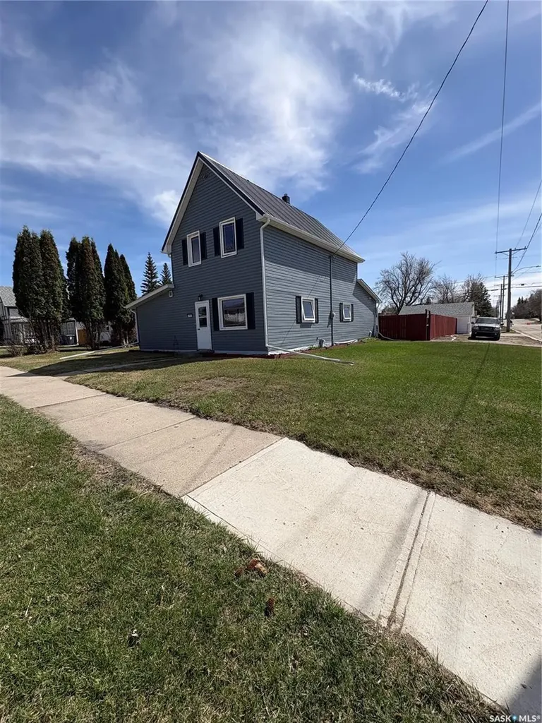 301 8th Avenue E Melville SK S0A 2P0