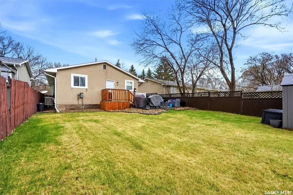 68 Carmichael Road Regina SK S4R 0C5