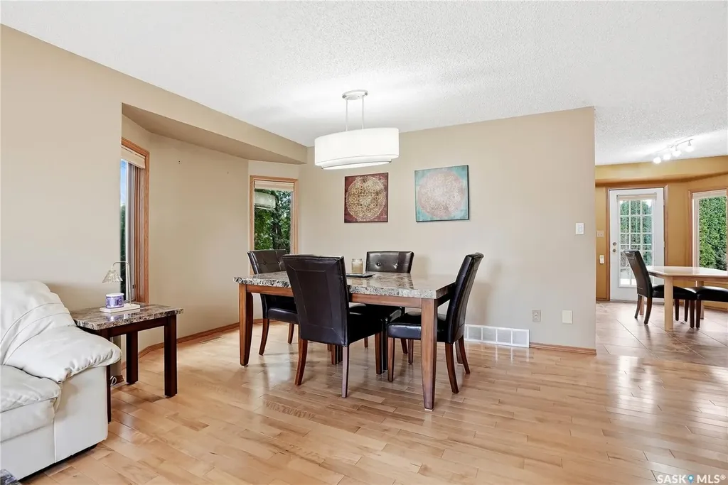 540 Nesslin Crescent Saskatoon SK S7J 4V5