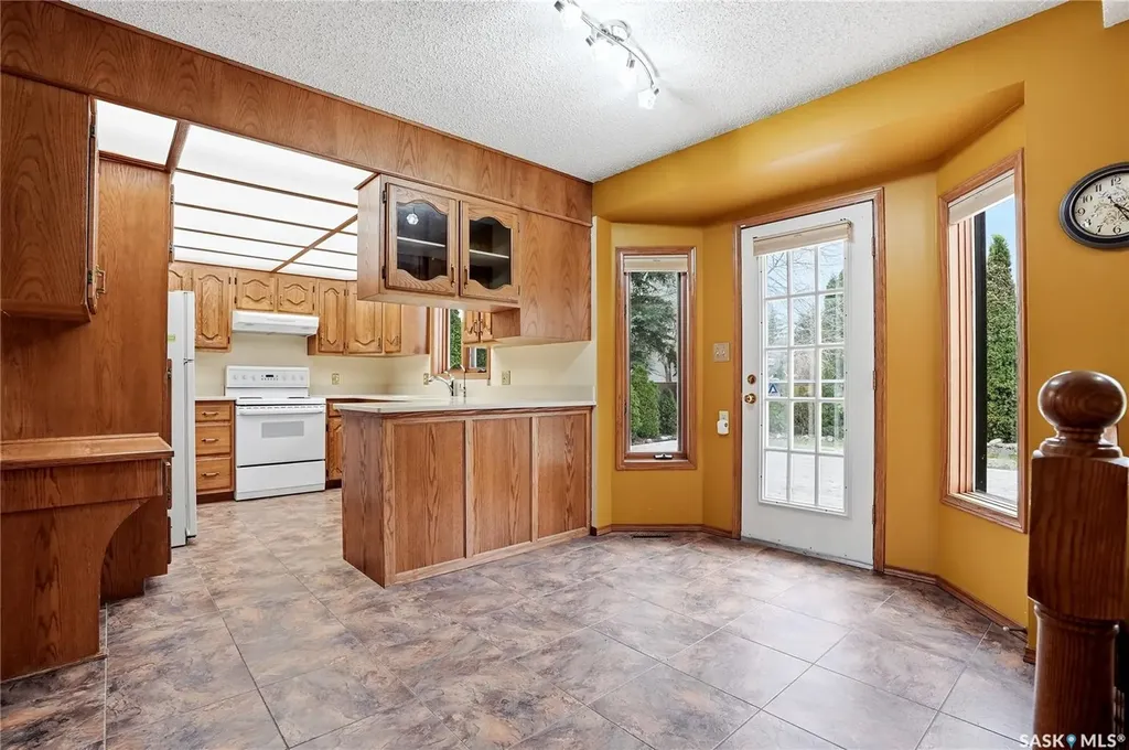 540 Nesslin Crescent Saskatoon SK S7J 4V5