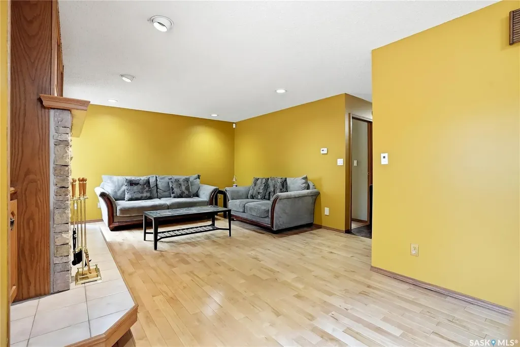540 Nesslin Crescent Saskatoon SK S7J 4V5