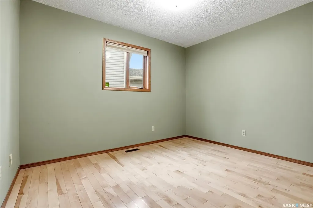 540 Nesslin Crescent Saskatoon SK S7J 4V5
