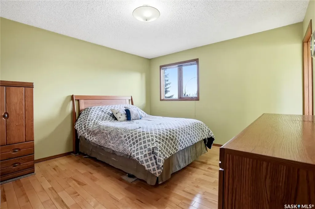 540 Nesslin Crescent Saskatoon SK S7J 4V5