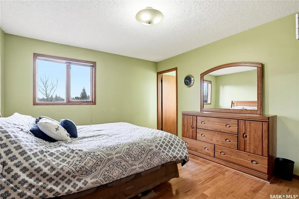 540 Nesslin Crescent Saskatoon SK S7J 4V5