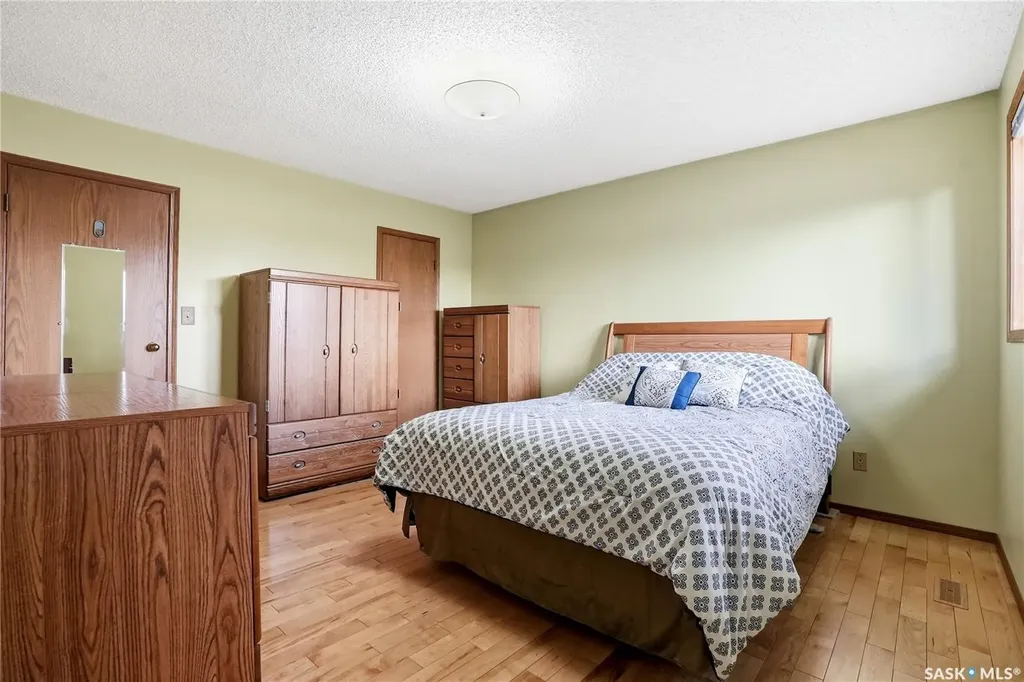 540 Nesslin Crescent Saskatoon SK S7J 4V5