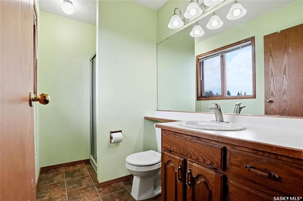540 Nesslin Crescent Saskatoon SK S7J 4V5