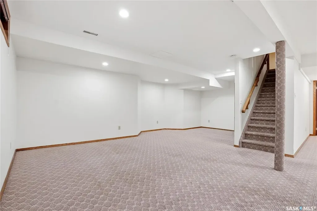 540 Nesslin Crescent Saskatoon SK S7J 4V5