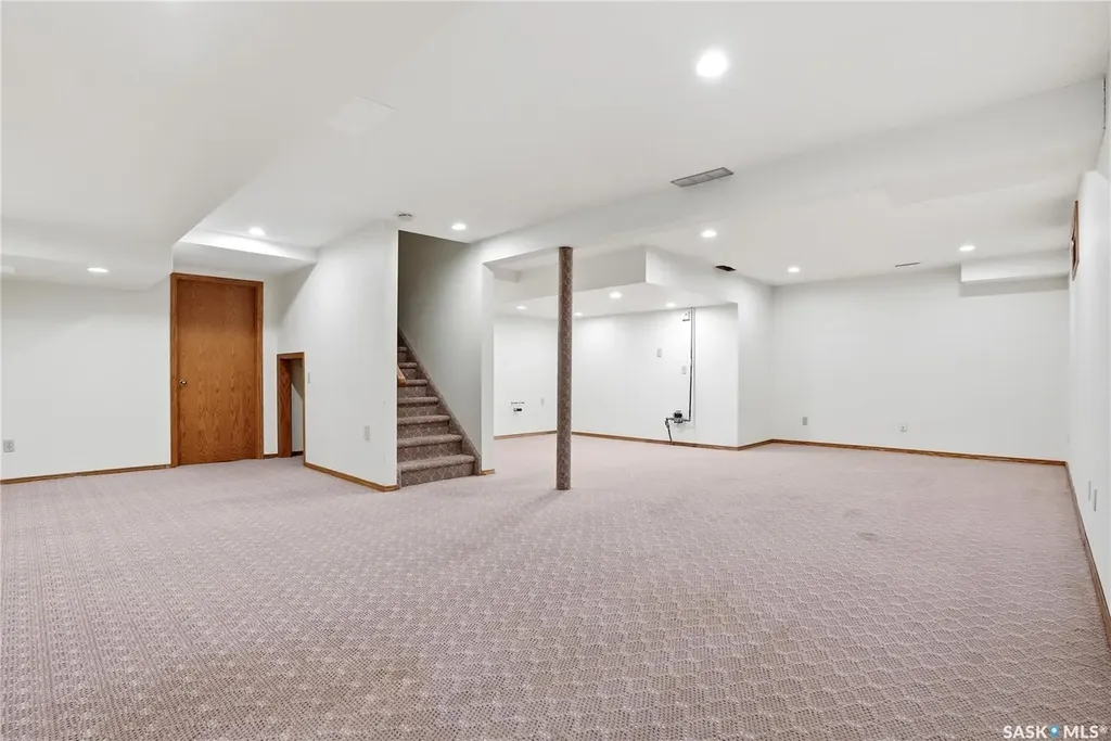 540 Nesslin Crescent Saskatoon SK S7J 4V5