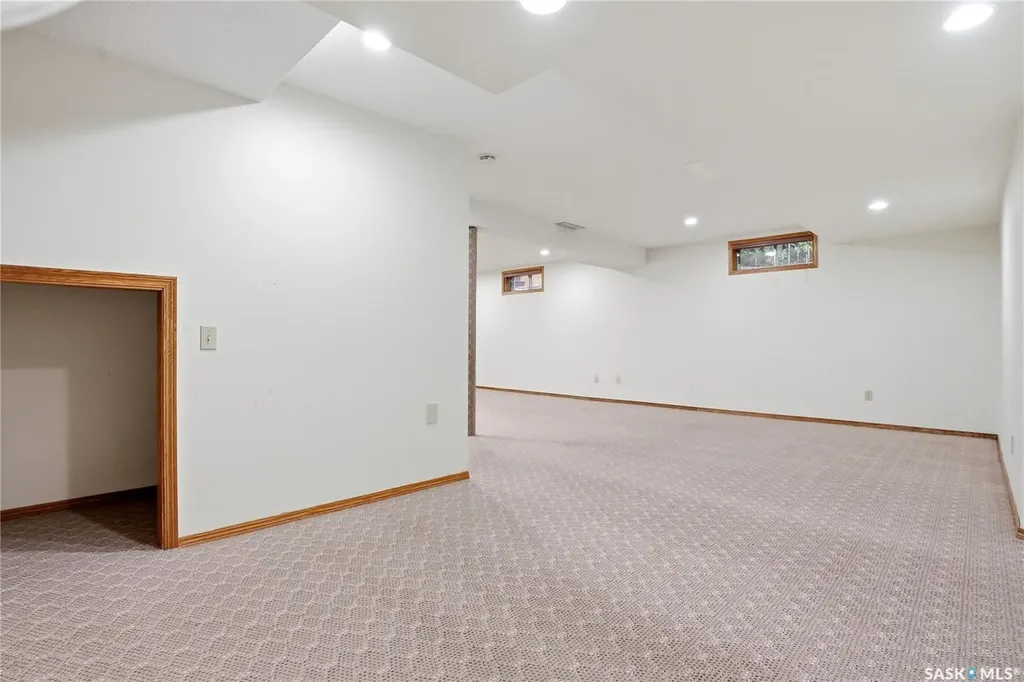 540 Nesslin Crescent Saskatoon SK S7J 4V5