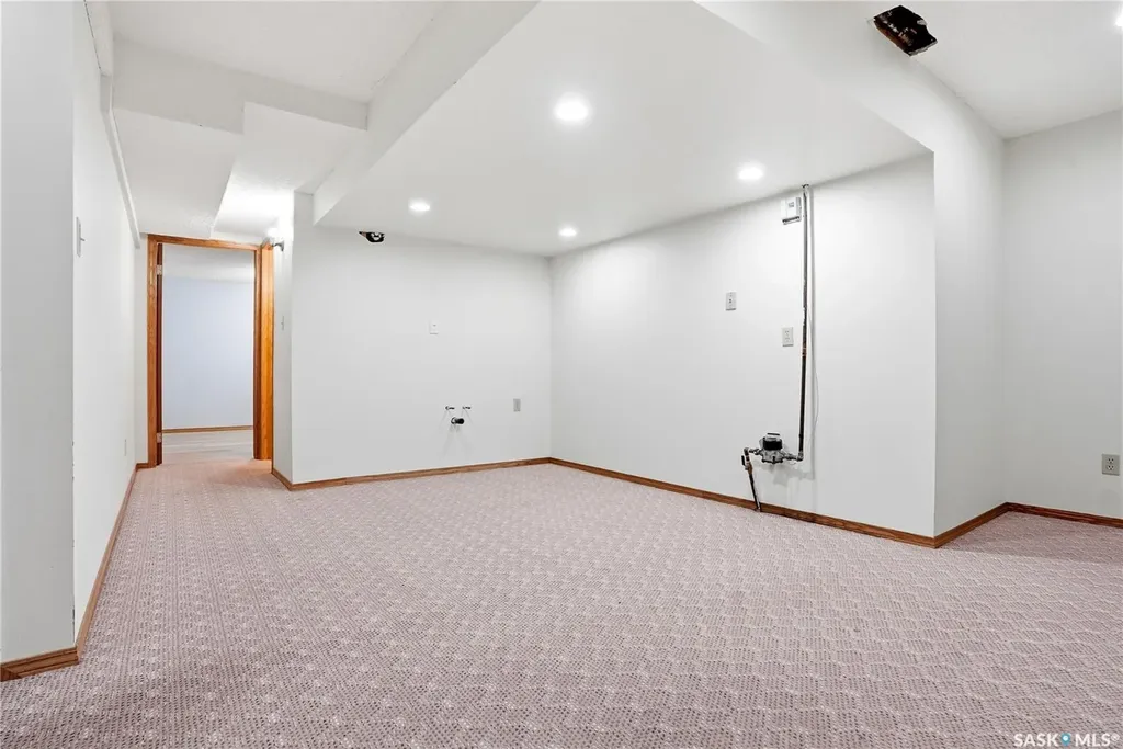 540 Nesslin Crescent Saskatoon SK S7J 4V5