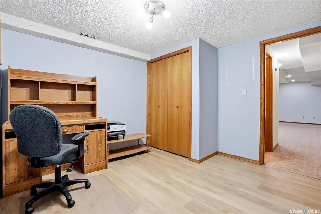 540 Nesslin Crescent Saskatoon SK S7J 4V5