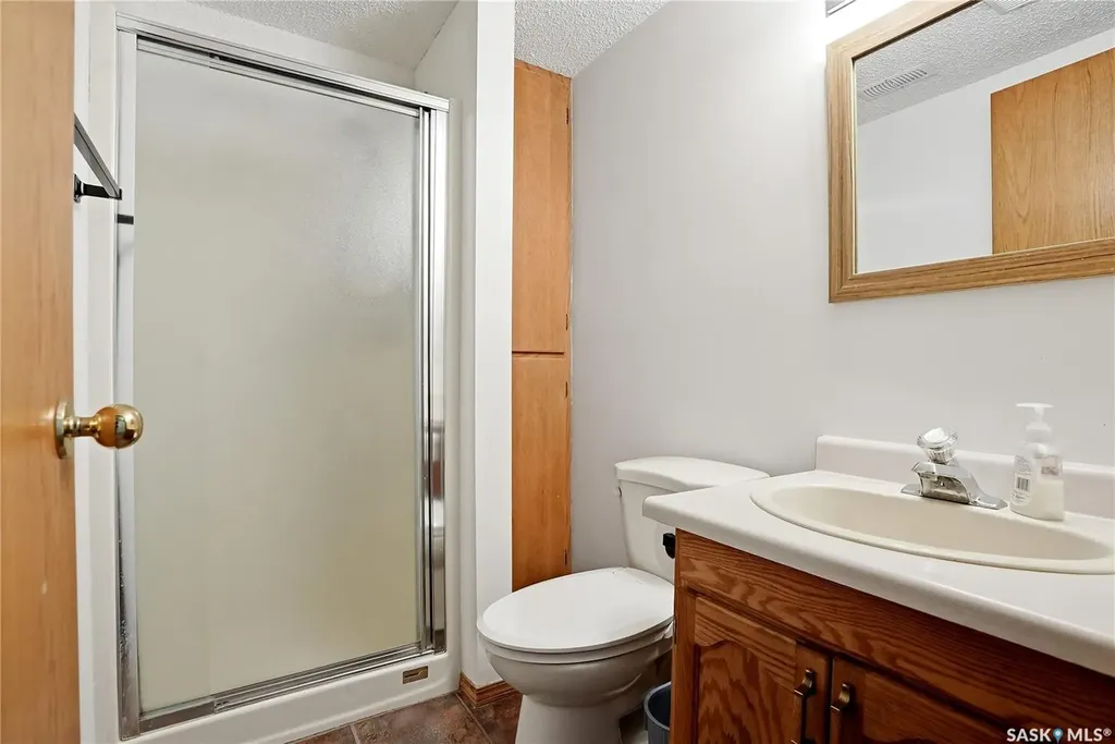 540 Nesslin Crescent Saskatoon SK S7J 4V5