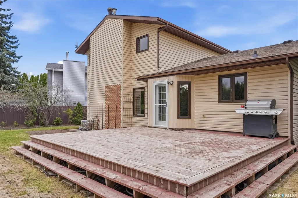 540 Nesslin Crescent Saskatoon SK S7J 4V5