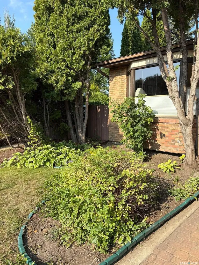 540 Nesslin Crescent Saskatoon SK S7J 4V5