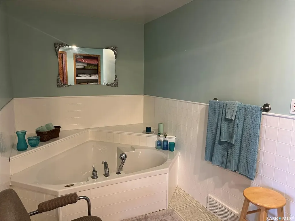 42 7th Street NE Wadena SK S0A 4J0