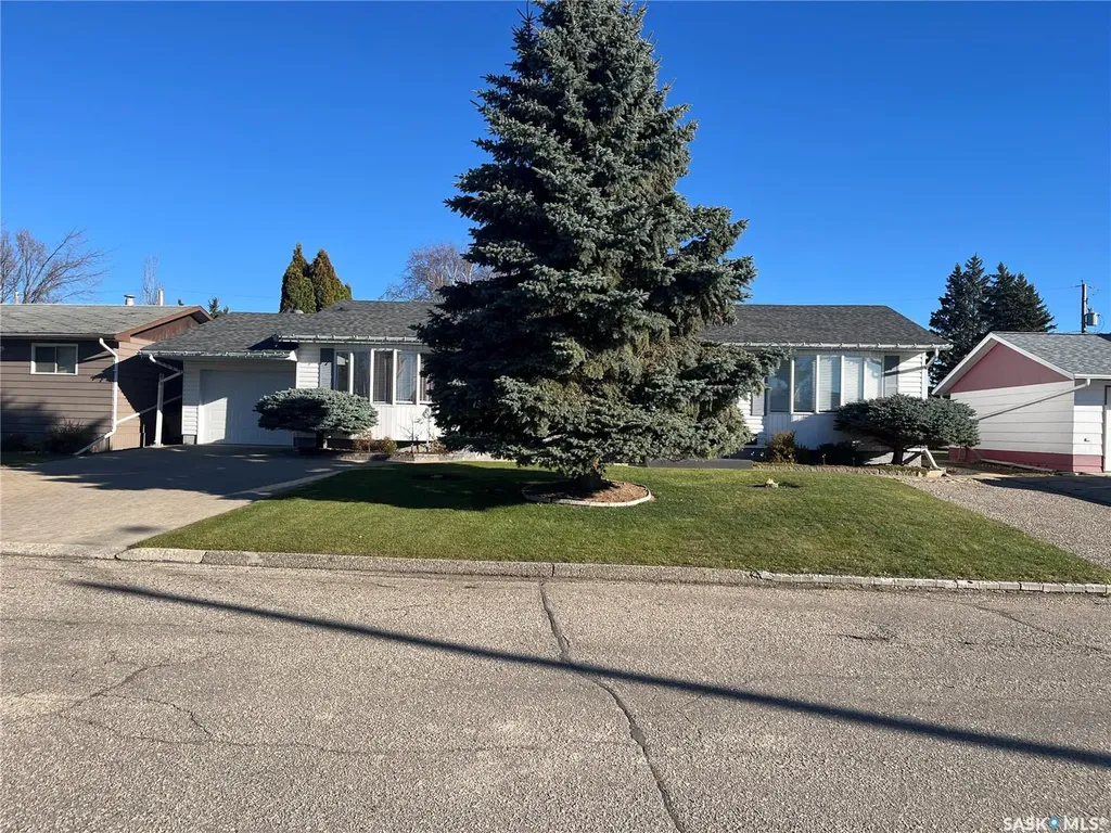 42 7th Street NE Wadena SK S0A 4J0