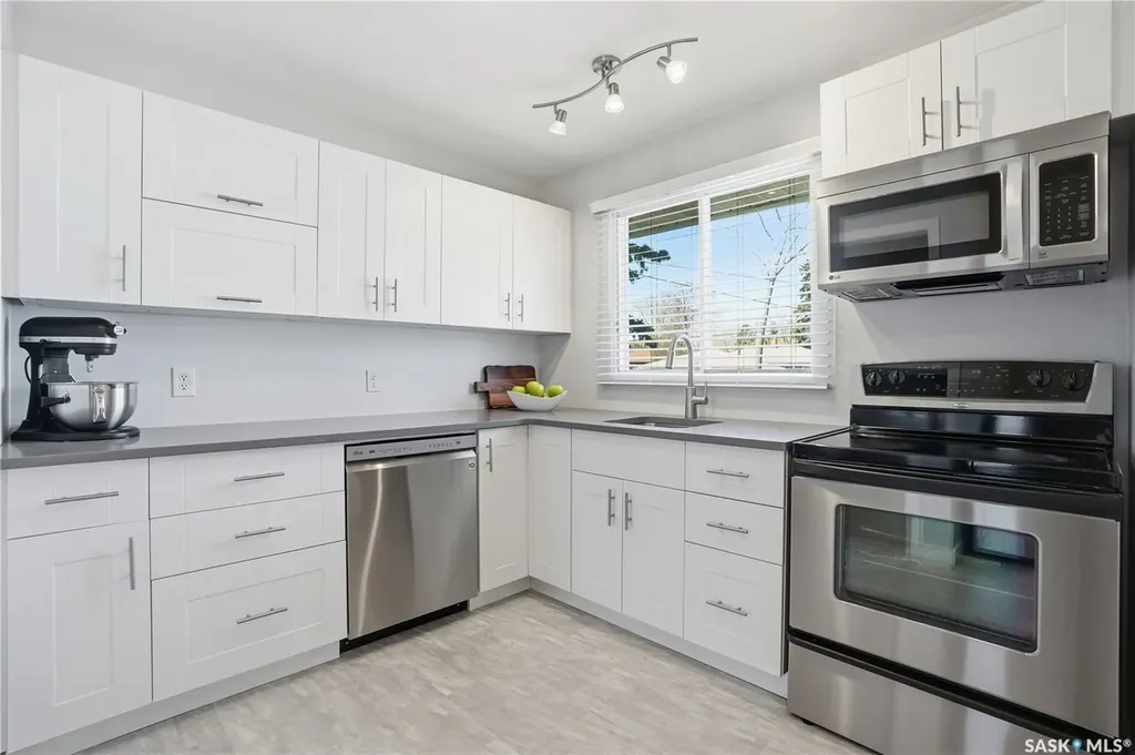 5654 Walker Crescent Regina SK S4T 6B1
