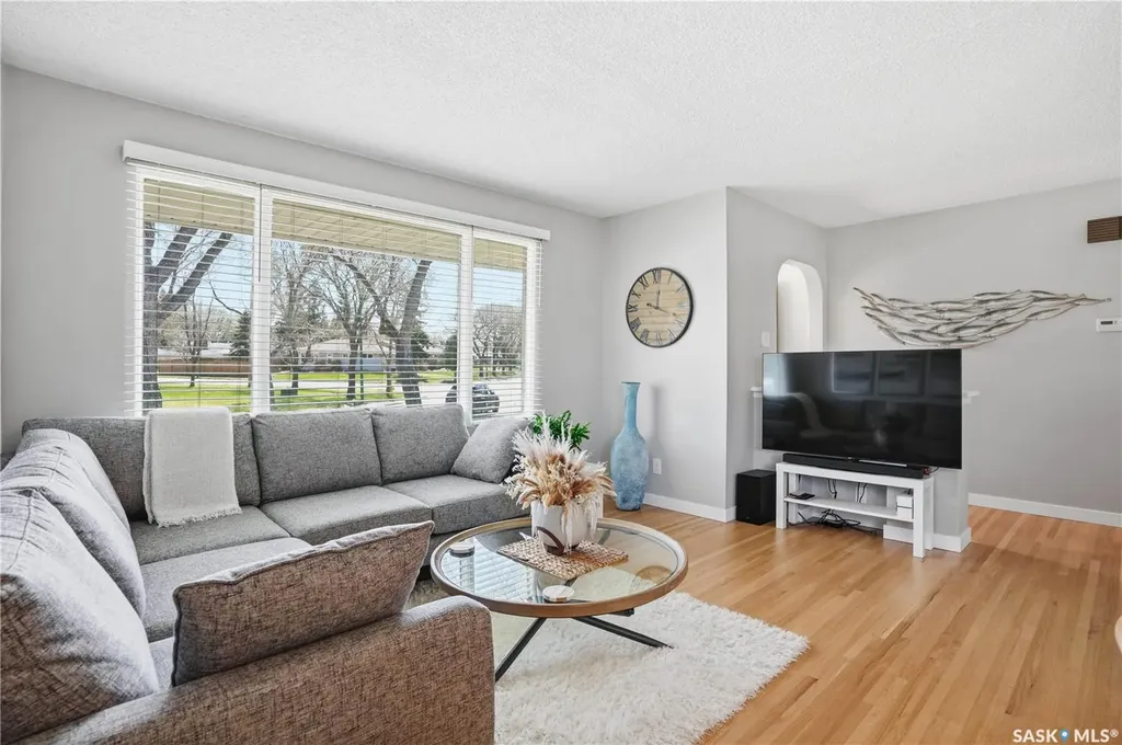 5654 Walker Crescent Regina SK S4T 6B1