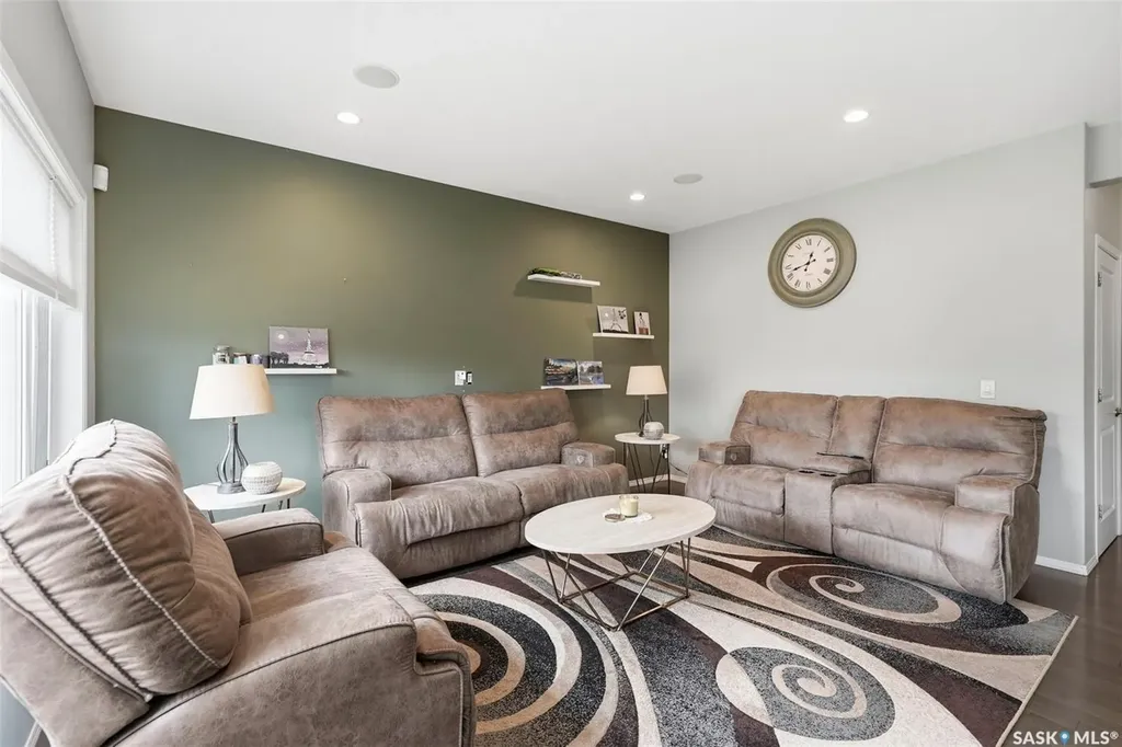 519 Rempel Manor Saskatoon SK S7T 0J3