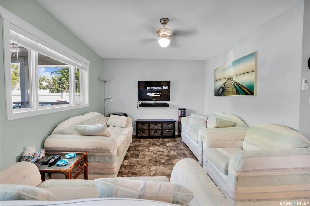 607 Brighton Street Saskatchewan Beach SK S0G 4L0