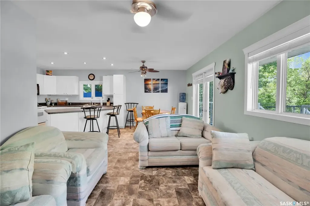 607 Brighton Street Saskatchewan Beach SK S0G 4L0