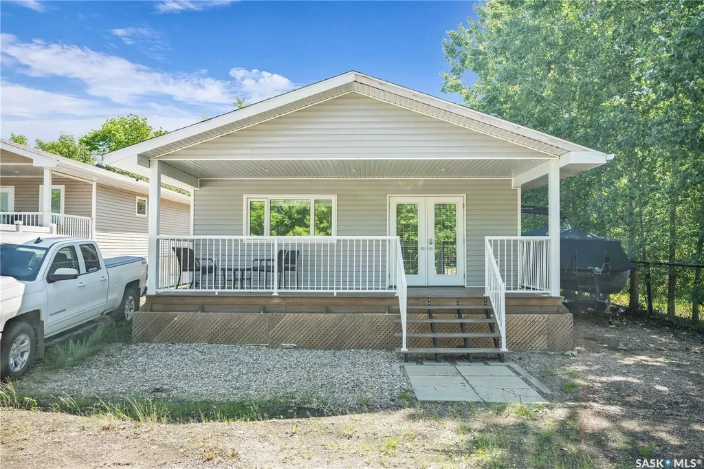 607 Brighton Street Saskatchewan Beach SK S0G 4L0