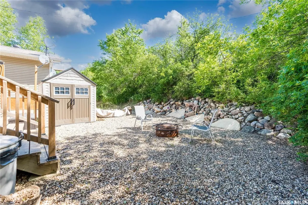 607 Brighton Street Saskatchewan Beach SK S0G 4L0