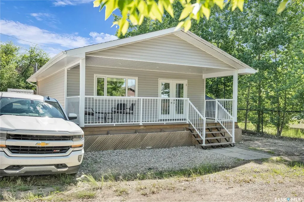 607 Brighton Street Saskatchewan Beach SK S0G 4L0
