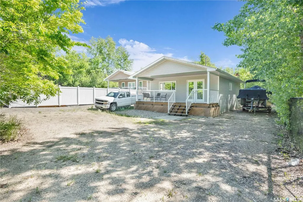 607 Brighton Street Saskatchewan Beach SK S0G 4L0