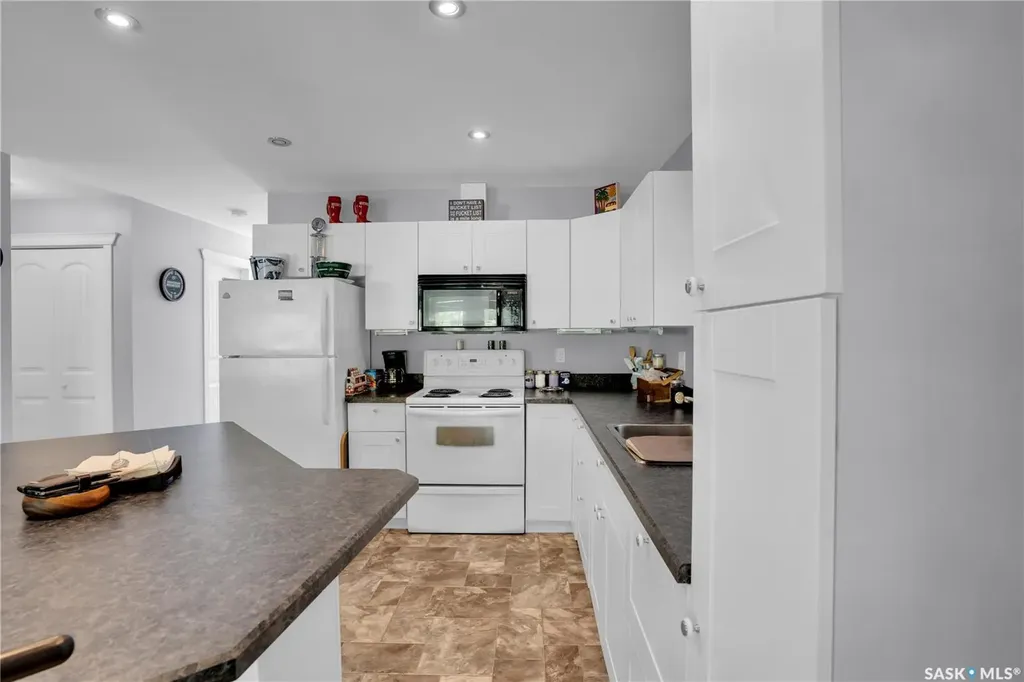 607 Brighton Street Saskatchewan Beach SK S0G 4L0
