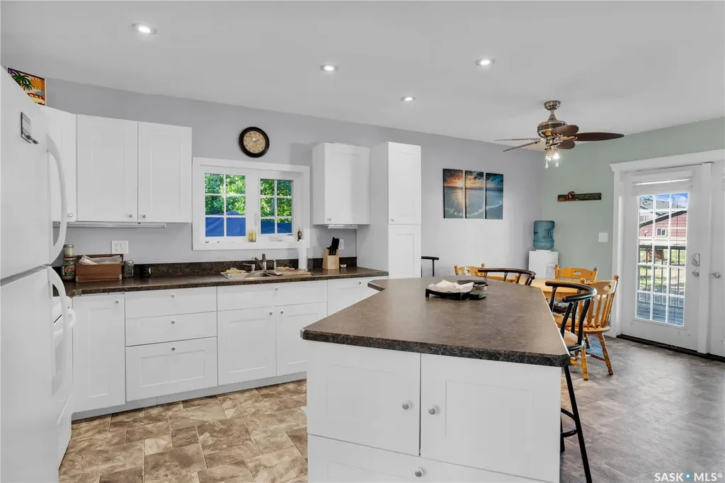 607 Brighton Street Saskatchewan Beach SK S0G 4L0