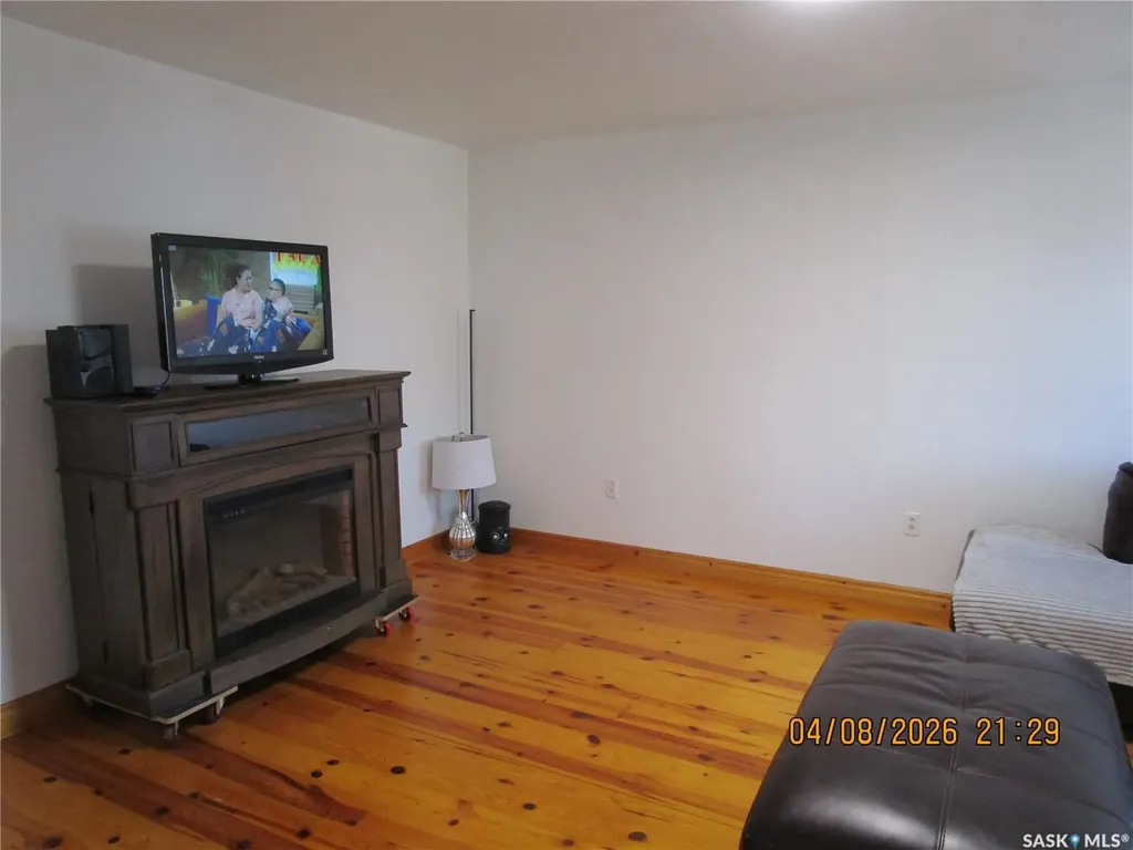 233 4th Avenue E Gravelbourg SK S0H 1X0
