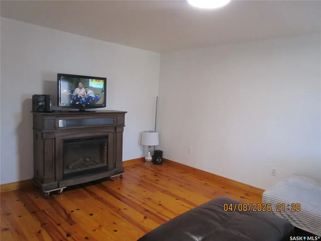 233 4th Avenue E Gravelbourg SK S0H 1X0