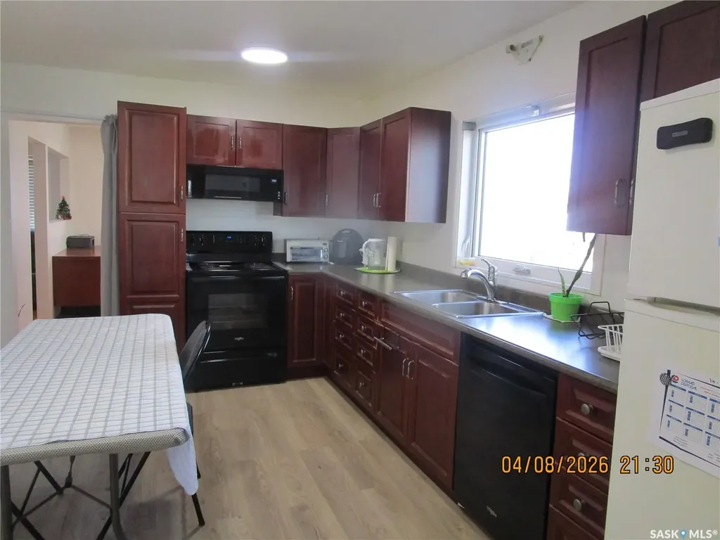 233 4th Avenue E Gravelbourg SK S0H 1X0
