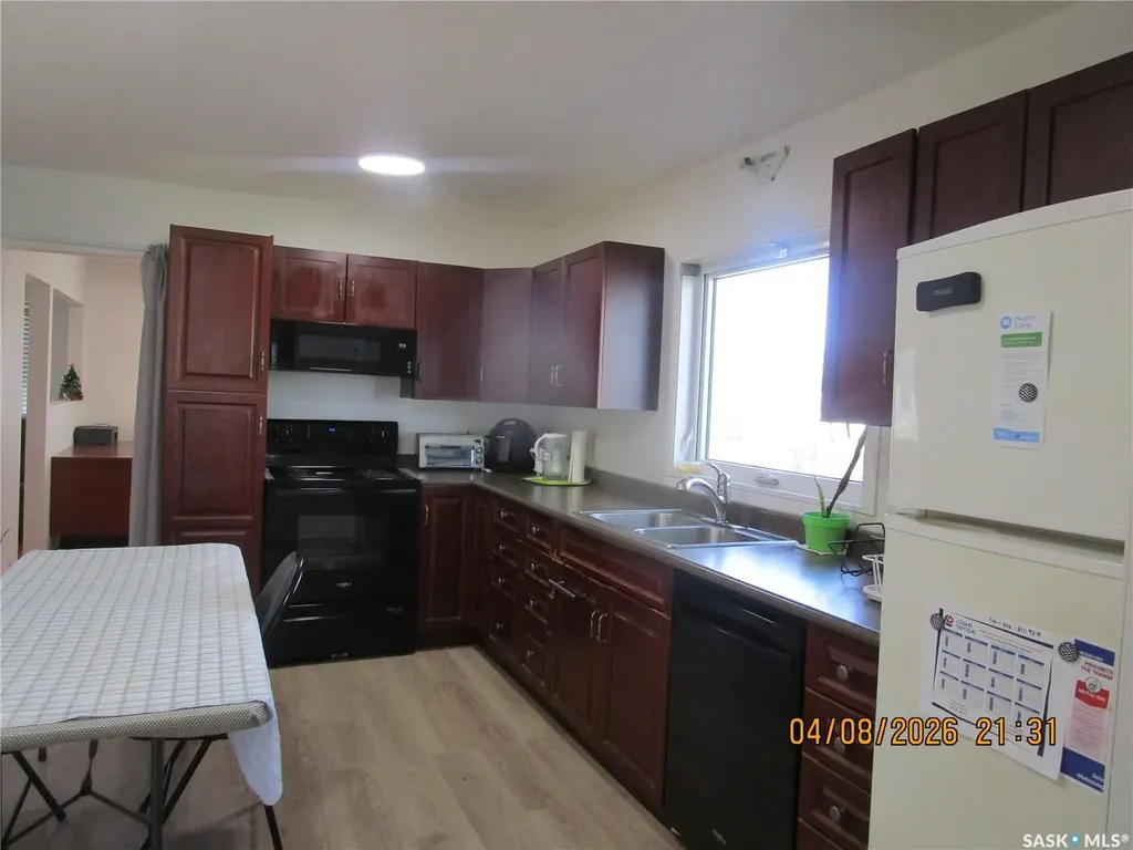233 4th Avenue E Gravelbourg SK S0H 1X0