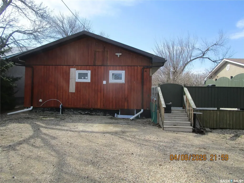 233 4th Avenue E Gravelbourg SK S0H 1X0