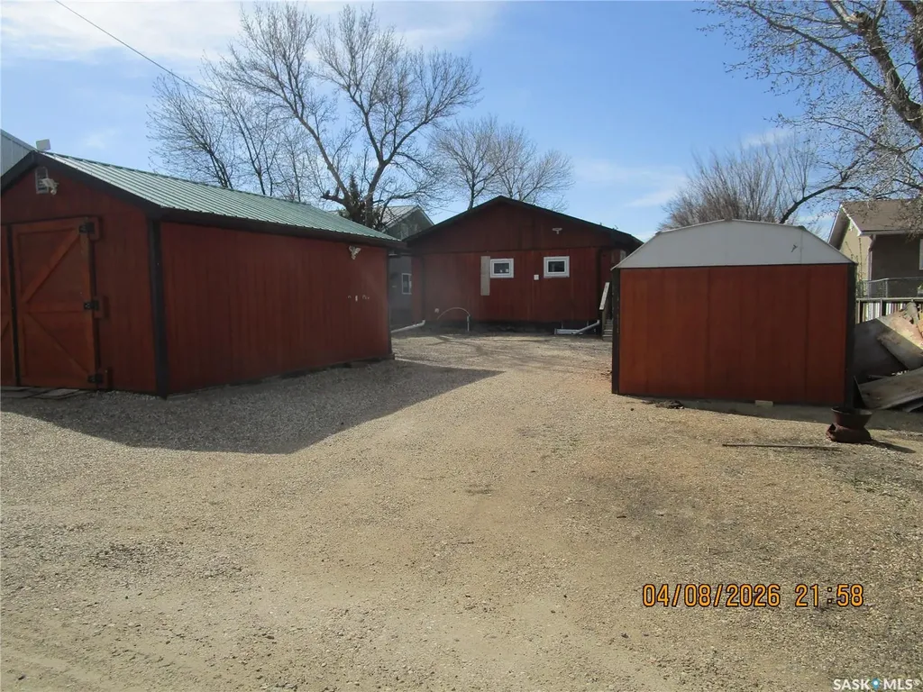 233 4th Avenue E Gravelbourg SK S0H 1X0