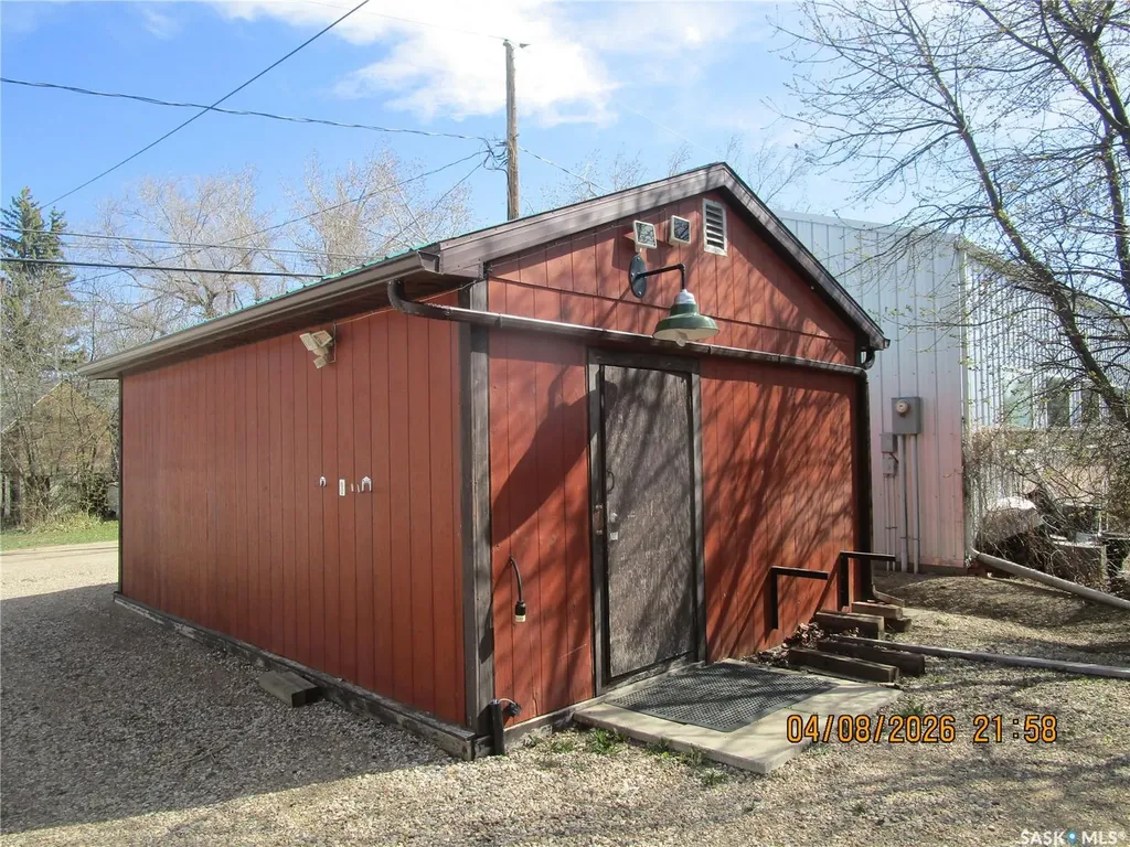 233 4th Avenue E Gravelbourg SK S0H 1X0