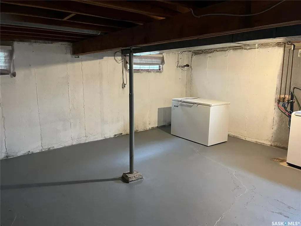 2745 Abbott Road Regina SK S4N 2J7