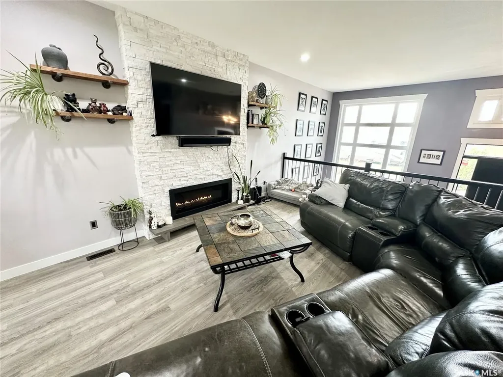 1 Lloyd Avenue Fillmore SK S0G 1N0