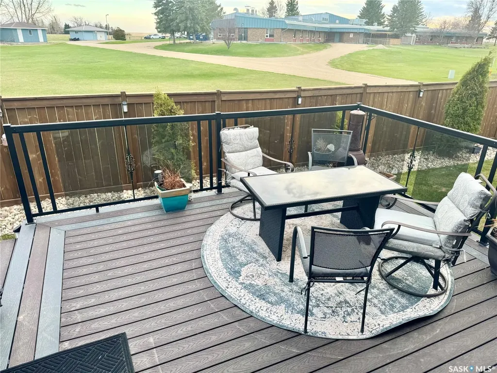 1 Lloyd Avenue Fillmore SK S0G 1N0